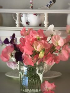 flower design using sweet pea flowers 