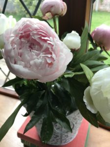 flower design using real and faux peonies and flowers