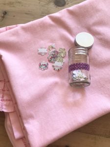 how to dye fabric, pink tablecloth, confetti flowers