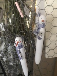 homemade christmas tree decorations-peg snowmen