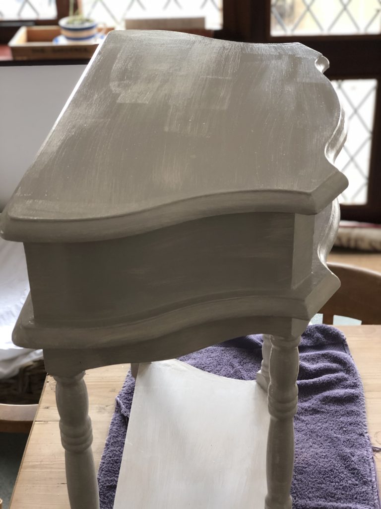 up-cycling a Bedside table  with paint