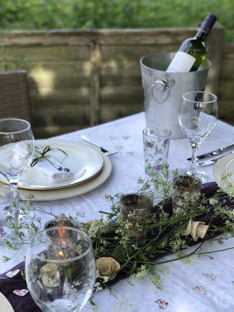 a simple table decoration idea for al fresco dining