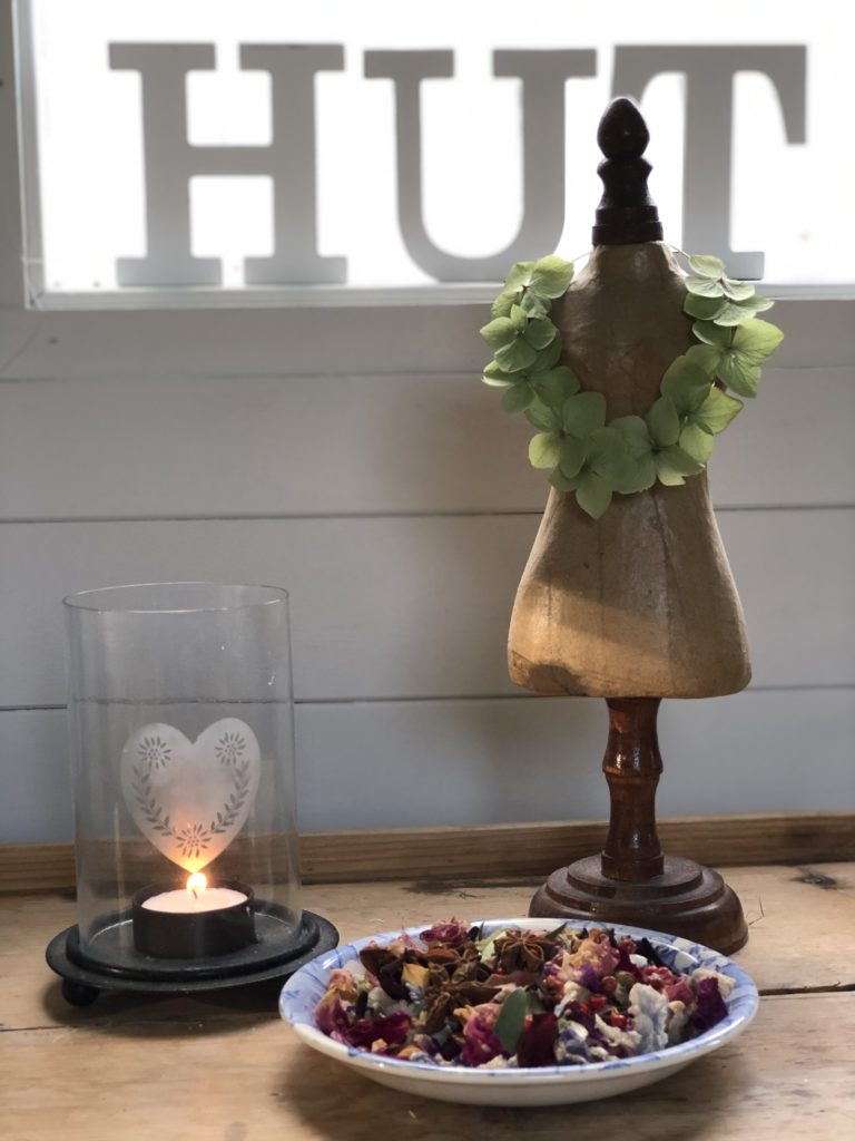 rustic candle decoration, mini manequin and pot pourri 