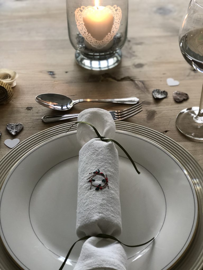 place setting with eco friendly christmas cracker