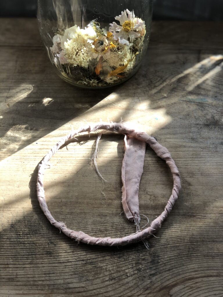 beginning a dried flower hoop for homespun Christmas gift and decor ideas