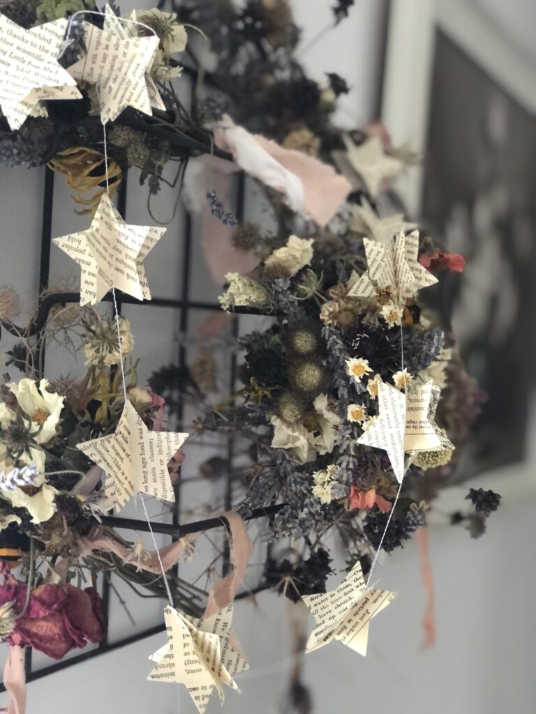 3D paper star garland with dried flowers