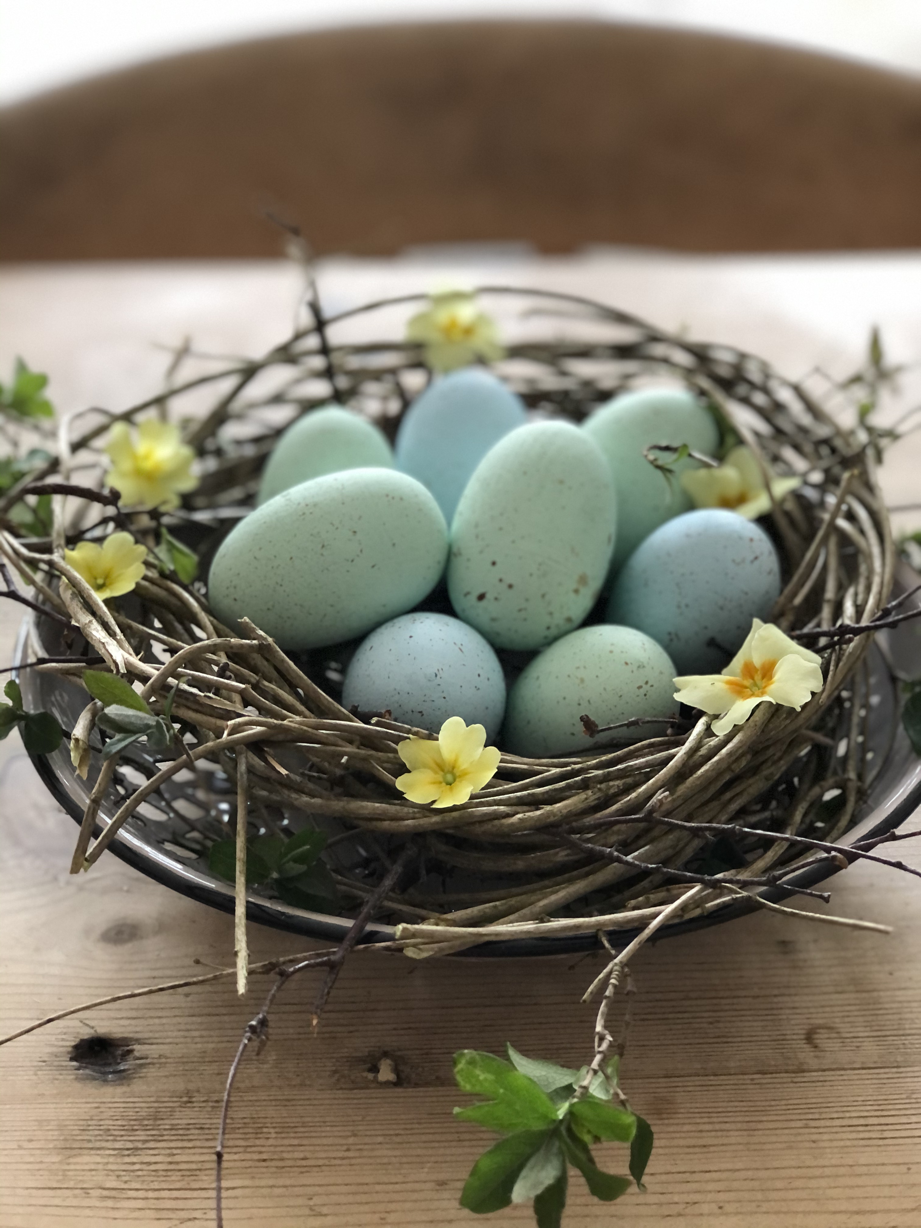 a simple easter table centrepiece