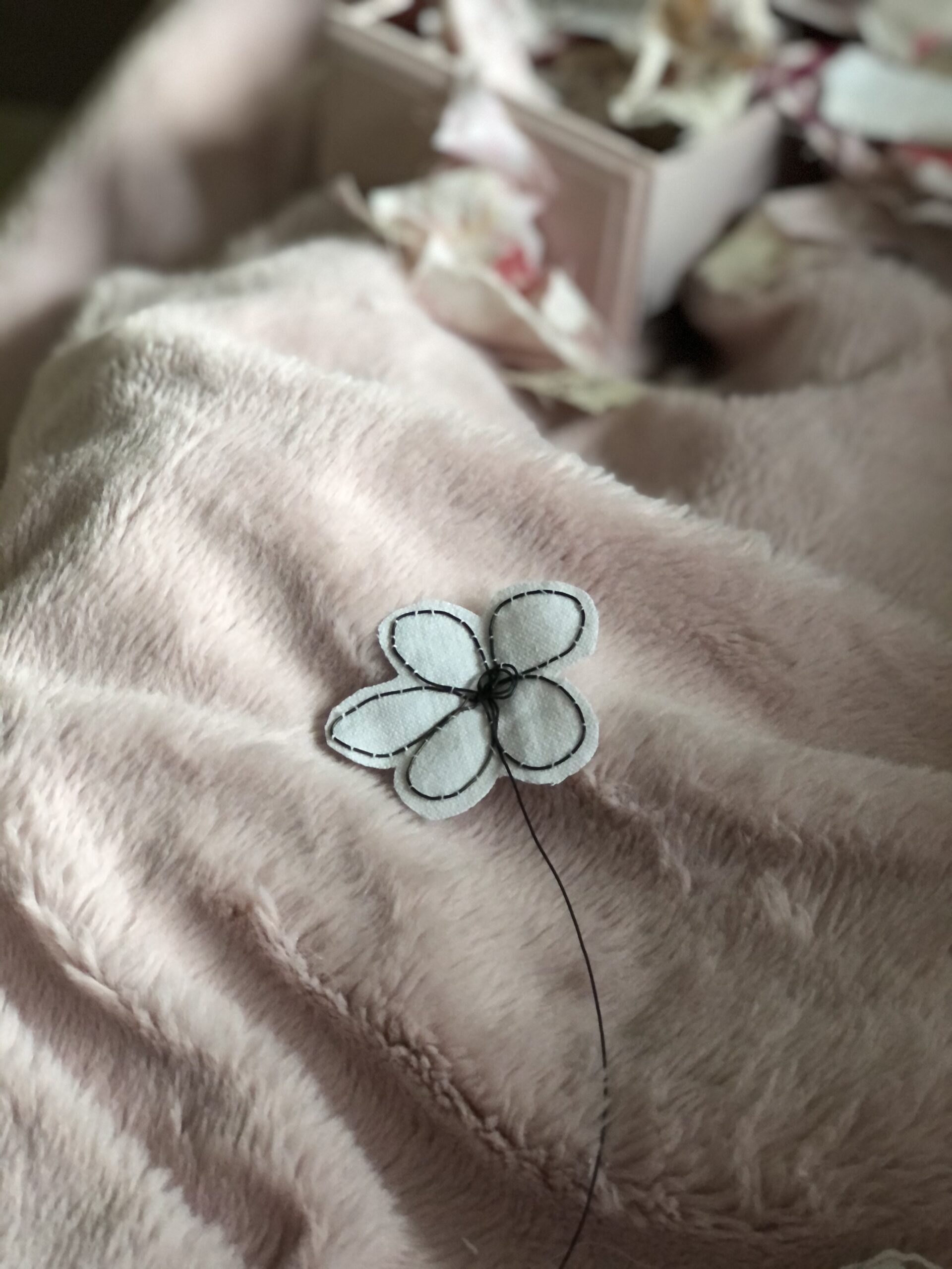 how-to-make-simple-wire-flowers-crafty-springtime-blooms