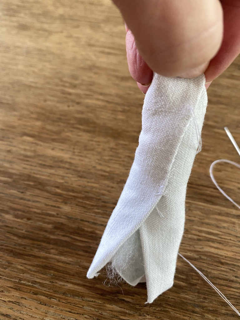 sewing the seam of a textile fabric mushroom