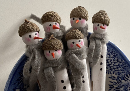 D04922D5 78B1 47C4 A8F4 46CF5827AA23 1 105 c 455x320 - How to make little Peg Snowmen - two perfect craft days